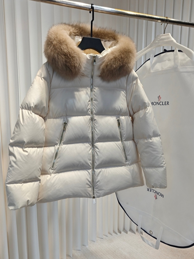 ハイクオリティダウンジャケット角部分ディテール